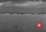 Immagine di Landing Craft pozzi meccanizzati su D-Day Canale in inglese, 1944, secondo 42 filmato di repertorio 65675070901