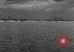 Immagine di Landing Craft pozzi meccanizzati su D-Day Canale in inglese, 1944, secondo 43 filmato di repertorio 65675070901