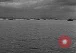 Immagine di Landing Craft pozzi meccanizzati su D-Day Canale in inglese, 1944, secondo 44 filmato di repertorio 65675070901