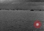 Immagine di Landing Craft pozzi meccanizzati su D-Day Canale in inglese, 1944, secondo 45 filmato di repertorio 65675070901