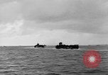 Immagine di Landing Craft pozzi meccanizzati su D-Day Canale in inglese, 1944, secondo 46 filmato di repertorio 65675070901