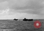 Immagine di Landing Craft pozzi meccanizzati su D-Day Canale in inglese, 1944, secondo 48 filmato di repertorio 65675070901