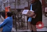 Immagine di Aiuto ai bisognosi dopo 1968 sommosse Washington DC USA, 1968, secondo 7 filmato di repertorio 65675070912