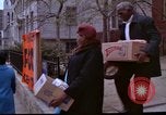 Immagine di Aiuto ai bisognosi dopo 1968 sommosse Washington DC USA, 1968, secondo 8 filmato di repertorio 65675070912