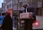 Immagine di Aiuto ai bisognosi dopo 1968 sommosse Washington DC USA, 1968, secondo 9 filmato di repertorio 65675070912