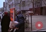 Immagine di Aiuto ai bisognosi dopo 1968 sommosse Washington DC USA, 1968, secondo 10 filmato di repertorio 65675070912