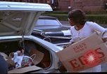 Immagine di Aiuto ai bisognosi dopo 1968 sommosse Washington DC USA, 1968, secondo 13 filmato di repertorio 65675070912