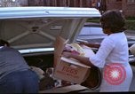 Immagine di Aiuto ai bisognosi dopo 1968 sommosse Washington DC USA, 1968, secondo 14 filmato di repertorio 65675070912