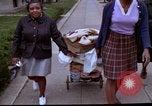 Immagine di Aiuto ai bisognosi dopo 1968 sommosse Washington DC USA, 1968, secondo 16 filmato di repertorio 65675070912