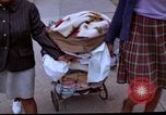 Immagine di Aiuto ai bisognosi dopo 1968 sommosse Washington DC USA, 1968, secondo 17 filmato di repertorio 65675070912
