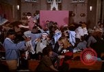 Immagine di Aiuto ai bisognosi dopo 1968 sommosse Washington DC USA, 1968, secondo 31 filmato di repertorio 65675070912