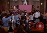 Immagine di Aiuto ai bisognosi dopo 1968 sommosse Washington DC USA, 1968, secondo 32 filmato di repertorio 65675070912