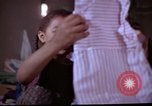 Immagine di Aiuto ai bisognosi dopo 1968 sommosse Washington DC USA, 1968, secondo 36 filmato di repertorio 65675070912
