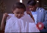 Immagine di Aiuto ai bisognosi dopo 1968 sommosse Washington DC USA, 1968, secondo 39 filmato di repertorio 65675070912