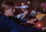 Immagine di Aiuto ai bisognosi dopo 1968 sommosse Washington DC USA, 1968, secondo 42 filmato di repertorio 65675070912
