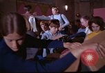 Immagine di Aiuto ai bisognosi dopo 1968 sommosse Washington DC USA, 1968, secondo 43 filmato di repertorio 65675070912