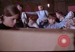 Immagine di Aiuto ai bisognosi dopo 1968 sommosse Washington DC USA, 1968, secondo 44 filmato di repertorio 65675070912