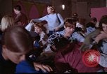Immagine di Aiuto ai bisognosi dopo 1968 sommosse Washington DC USA, 1968, secondo 45 filmato di repertorio 65675070912