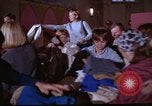 Immagine di Aiuto ai bisognosi dopo 1968 sommosse Washington DC USA, 1968, secondo 46 filmato di repertorio 65675070912