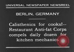Immagine di Calisthenics per cuochi Berlino Germania, 1931, secondo 7 filmato di repertorio 65675070931