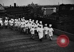 Immagine di Calisthenics per cuochi Berlino Germania, 1931, secondo 19 filmato di repertorio 65675070931