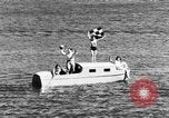 Standbild Wasser-ski Polo Winter Haven Florida USA, 1931, aus Sekunde 11 historischem Filmmaterial Videoclip 65675070932