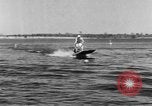 Standbild Wasser-ski Polo Winter Haven Florida USA, 1931, aus Sekunde 25 historischem Filmmaterial Videoclip 65675070932