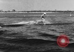 Standbild Wasser-ski Polo Winter Haven Florida USA, 1931, aus Sekunde 51 historischem Filmmaterial Videoclip 65675070932