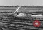 Standbild Wasser-ski Polo Winter Haven Florida USA, 1931, aus Sekunde 56 historischem Filmmaterial Videoclip 65675070932