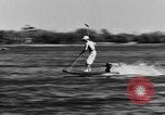 Standbild Wasser-ski Polo Winter Haven Florida USA, 1931, aus Sekunde 60 historischem Filmmaterial Videoclip 65675070932