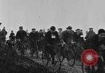 Standbild Marathon Fahrrad-Rennen Brighton England, 1931, aus Sekunde 15 historischem Filmmaterial Videoclip 65675070933
