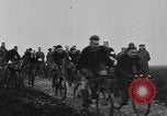 Standbild Marathon Fahrrad-Rennen Brighton England, 1931, aus Sekunde 17 historischem Filmmaterial Videoclip 65675070933