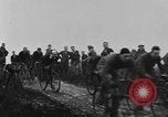 Standbild Marathon Fahrrad-Rennen Brighton England, 1931, aus Sekunde 18 historischem Filmmaterial Videoclip 65675070933