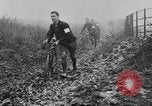 Standbild Marathon Fahrrad-Rennen Brighton England, 1931, aus Sekunde 21 historischem Filmmaterial Videoclip 65675070933