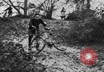 Standbild Marathon Fahrrad-Rennen Brighton England, 1931, aus Sekunde 61 historischem Filmmaterial Videoclip 65675070933