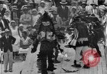 Immagine di Costume e costumi indigeni parade Porto di Spagna Trinidad, 1932, secondo 44 filmato di repertorio 65675070935