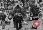 Immagine di Costume e costumi indigeni parade Porto di Spagna Trinidad, 1932, secondo 45 filmato di repertorio 65675070935