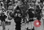 Immagine di Costume e costumi indigeni parade Porto di Spagna Trinidad, 1932, secondo 47 filmato di repertorio 65675070935