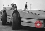 Standbild giant Snow Cruiser Pullman Illinois USA, 1939, aus Sekunde 16 historischem Filmmaterial Videoclip 65675070945