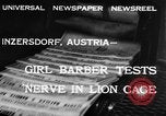 Immagine di Ragazza barbiere Inzersdorf Austria, 1932, secondo 4 filmato di repertorio 65675070963