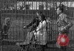 Immagine di Ragazza barbiere Inzersdorf Austria, 1932, secondo 10 filmato di repertorio 65675070963