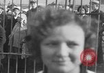 Immagine di Ragazza barbiere Inzersdorf Austria, 1932, secondo 30 filmato di repertorio 65675070963