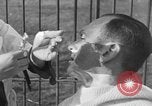 Immagine di Ragazza barbiere Inzersdorf Austria, 1932, secondo 46 filmato di repertorio 65675070963