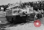 Standbild amphibischen Jeep Dänemark, 1951, aus Sekunde 18 historischem Filmmaterial Videoclip 65675070973