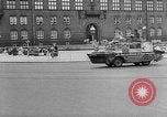 Standbild amphibischen Jeep Dänemark, 1951, aus Sekunde 38 historischem Filmmaterial Videoclip 65675070973