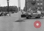 Standbild amphibischen Jeep Dänemark, 1951, aus Sekunde 42 historischem Filmmaterial Videoclip 65675070973