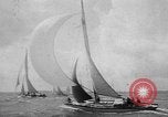 Immagine di Yachts Canale in inglese, 1951, secondo 61 filmato di repertorio 65675070977