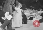 Immagine di Sfilata di moda New York United States USA, 1949, secondo 6 filmato di repertorio 65675070979