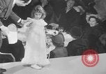 Immagine di Sfilata di moda New York United States USA, 1949, secondo 9 filmato di repertorio 65675070979