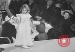 Immagine di Sfilata di moda New York United States USA, 1949, secondo 10 filmato di repertorio 65675070979
